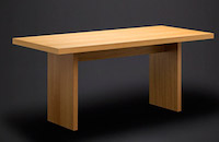 Tisch-mit-Plattengestell-Holz-aufgebaut