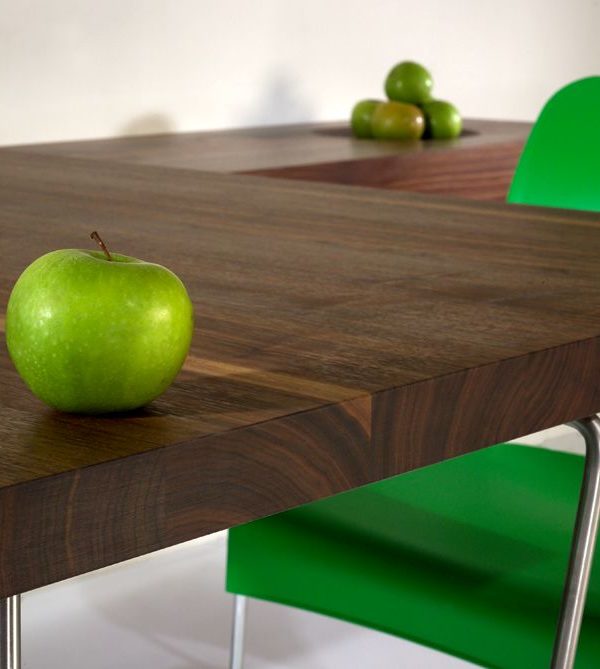 Tisch auf Sideboard