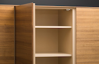 Highboard-Ablagen-hinter-der-Front-Detail